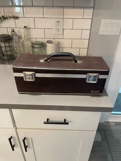 Vintage Marsand 8 track tape carrying case. Holds 24 tapes in excellent condition