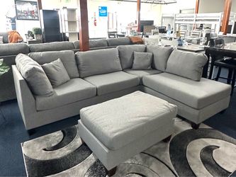 Light gray sectional w/ottoman