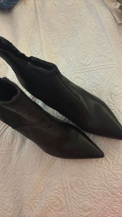 Guess ankle boots 7 1/2 medium