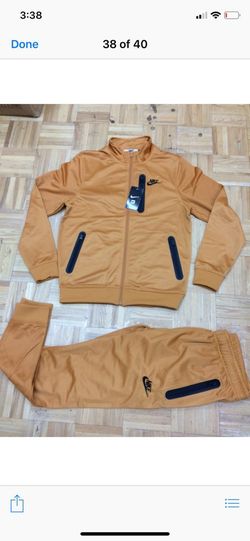 Fitted Nike jogging suits nice colors