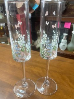 Pair of butterfly butterflies champagne floral wine glasses