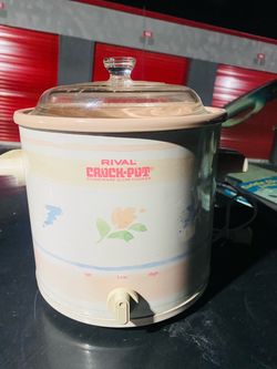Old school Vintage Rival Slow Cooker with lid in peach color