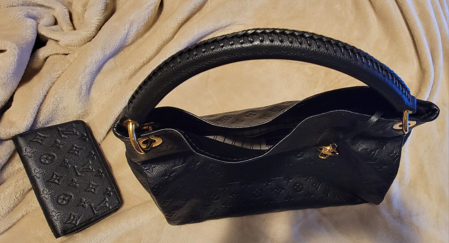 Authentic Louis Vuitton for Sale in Mesquite, TX - OfferUp