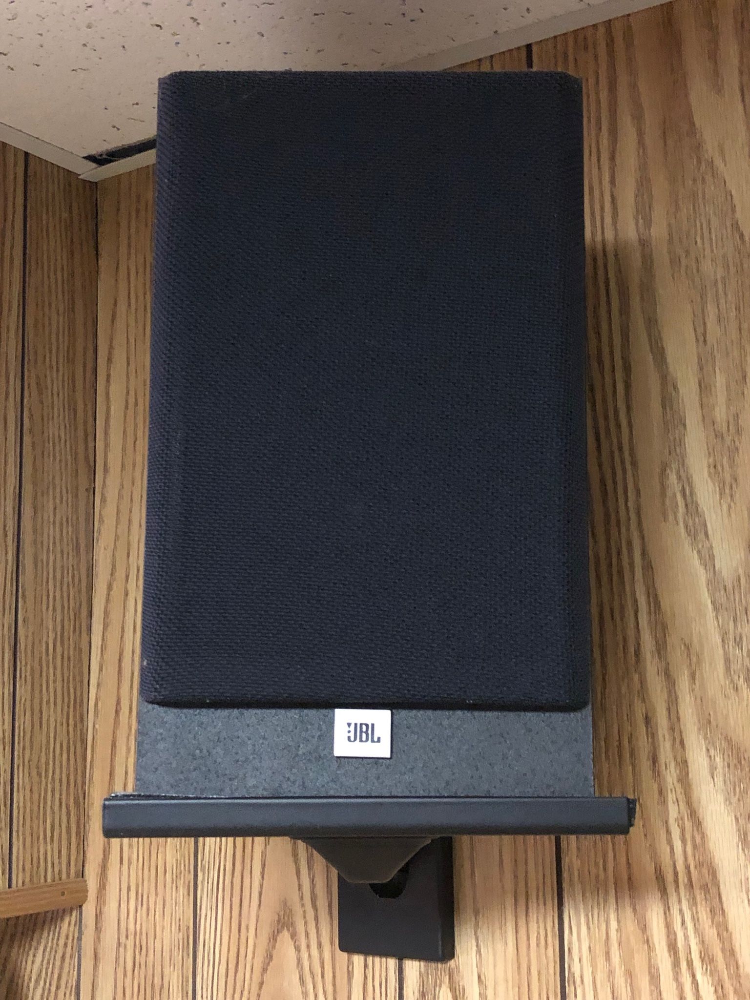Pair of JBL G100 2-Way Studio Bookshelf Speakers