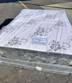 Brand new Queen size mattress and box spring with free home delivery 🚚