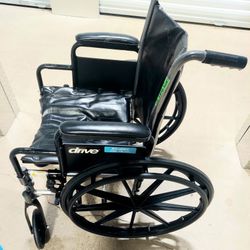 25$ Black Large Wheelchair Excellent Condition 