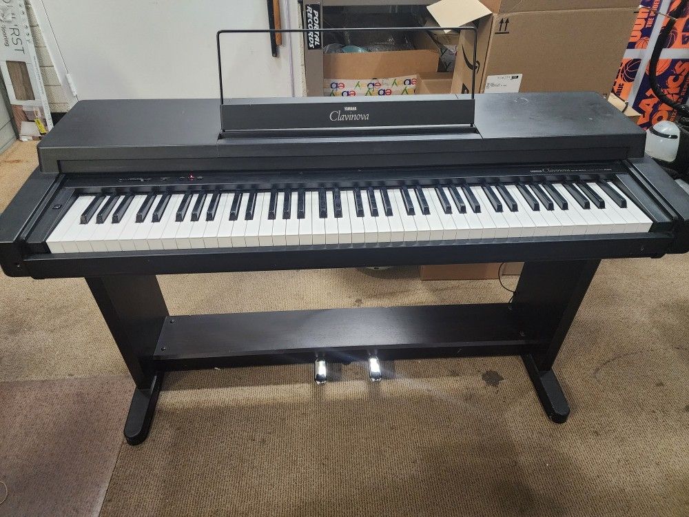 Yamaha Clavinova CLP-250 Electric Piano With Stand