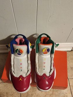 Athletic shoes