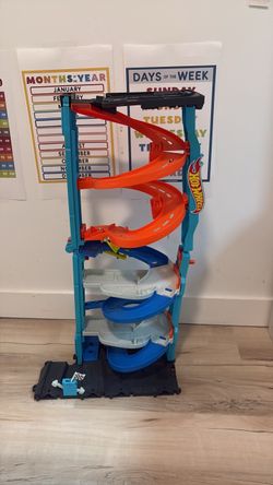 Hot Wheels City Transforming Race Tower