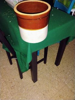 Pottery plant pot 7.5 H. 8 W. Pickup only cash