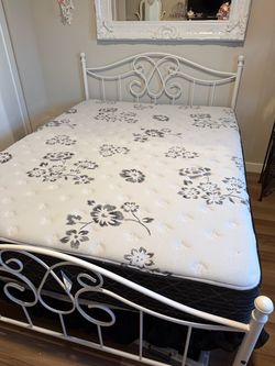 Full size mattress + bed frame