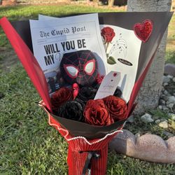 Black Spider-Man  🕷️ Eternal Glitter Roses 🌹 
