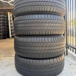 245/60/18 vendo un set de llantas marca Michelin en perfectas condiciones de vida las 4
