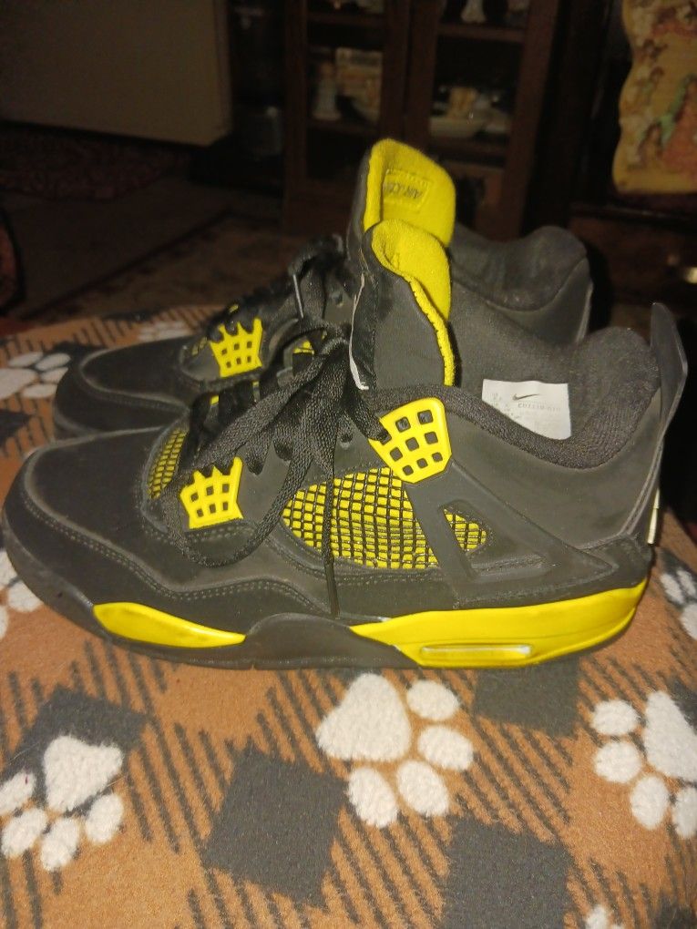 Jordan 4 Thunders
