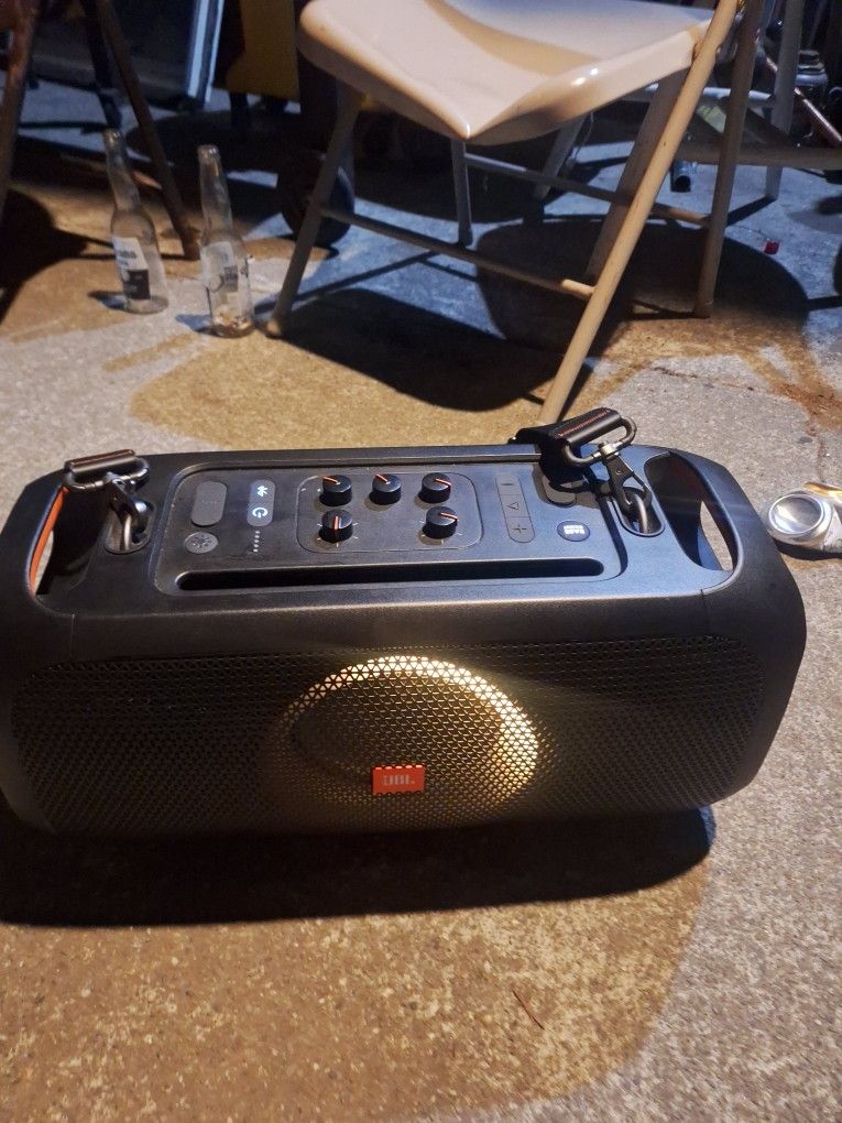 JBL PartyBox On-The-Go Essential
