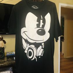 Disney Adult Micky Mouse t-shirt, Size L
