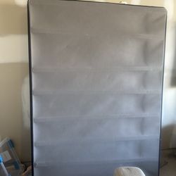Queen size bed Spring