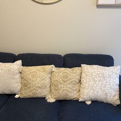 4 Decorative Pillows