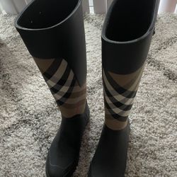 Burberry rain/snow boot