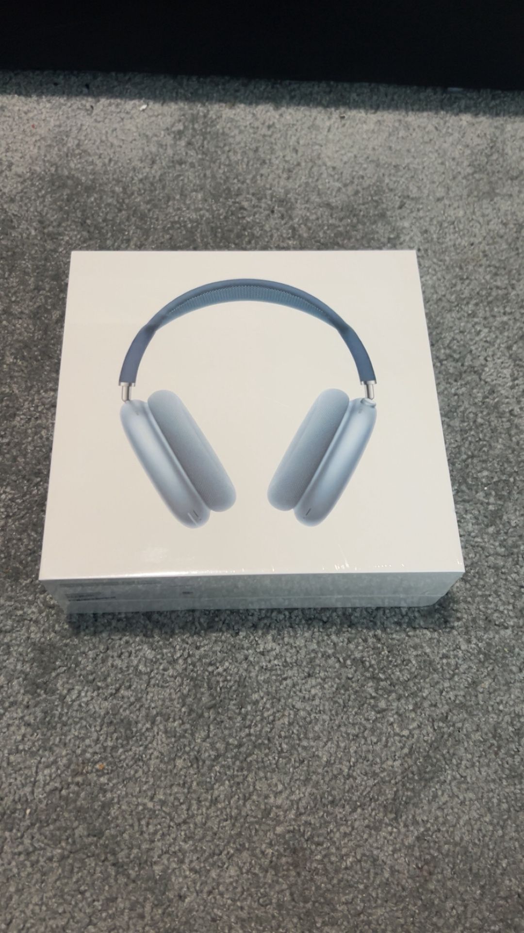 *Sealed* Apple Airpod maxes