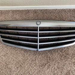 Factory OEM 2010-2013 Mercedes Benz W212 E-Class E350 E550 E63 Upper Chrome Grill 
