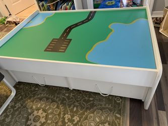 Train table with storage