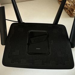 Linksys EA8300 Max-Stream: AC2200 Tri-Band Wi-Fi Router 