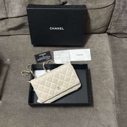 WHITE CHANEL BAG