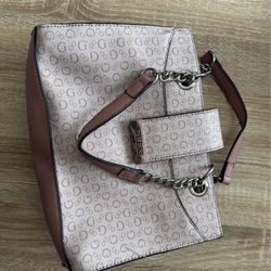 Medium Guess Purse