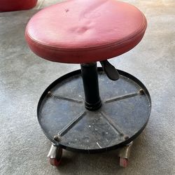 Rolling stool for mechanics
