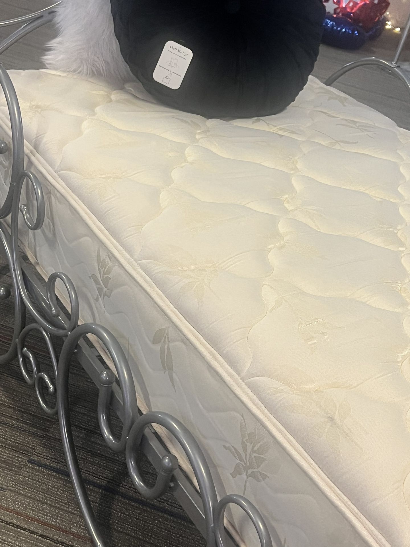 TWIN MATTRESS SERTA