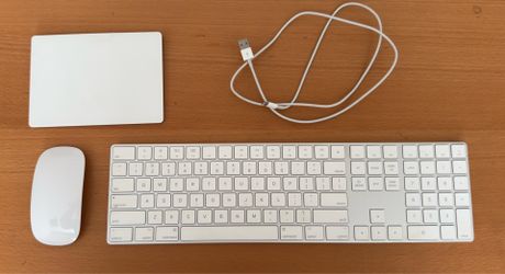 Used Apple Magic Keyboard/Mouse/Trackpad (Lightning)