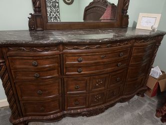 North Shore Queen Bedroom Set