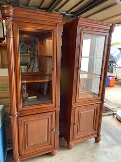 Beautiful Light up curio china cabinet wood and glass pineapple legs hutch cradenza