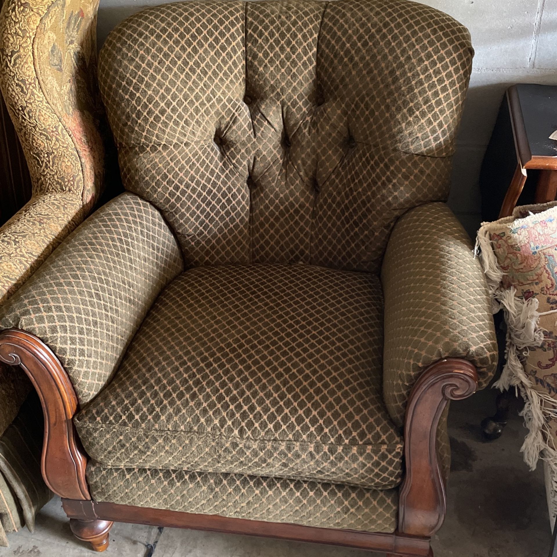 Nice heavy duty sitting chair for Sale in Jacksonville, FL OfferUp