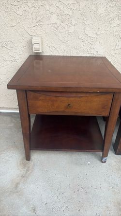 End table with drawer & shelf on bottom