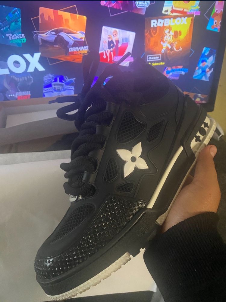 LV SKATES BLACK & WHITE