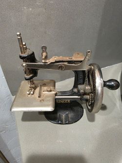 Child's Singer sew machine