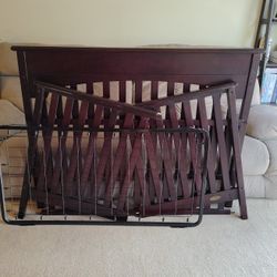 Graco Wooden Convertible Crib 3in1 ( Crib, Toddler Bed And Full Size Bed Headboard)