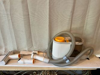 Pet brush vacuum with attachments
