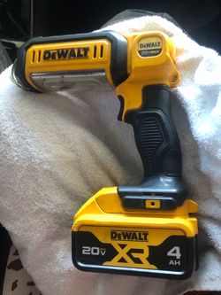 Dewalt 20v max work light and XR 4AH Battery