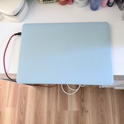 Apple MacBook Air (M2, 2020)