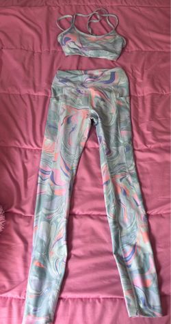 Multicoloured high-waisted leggings and sports bra set #activewear #leggings #gymwear