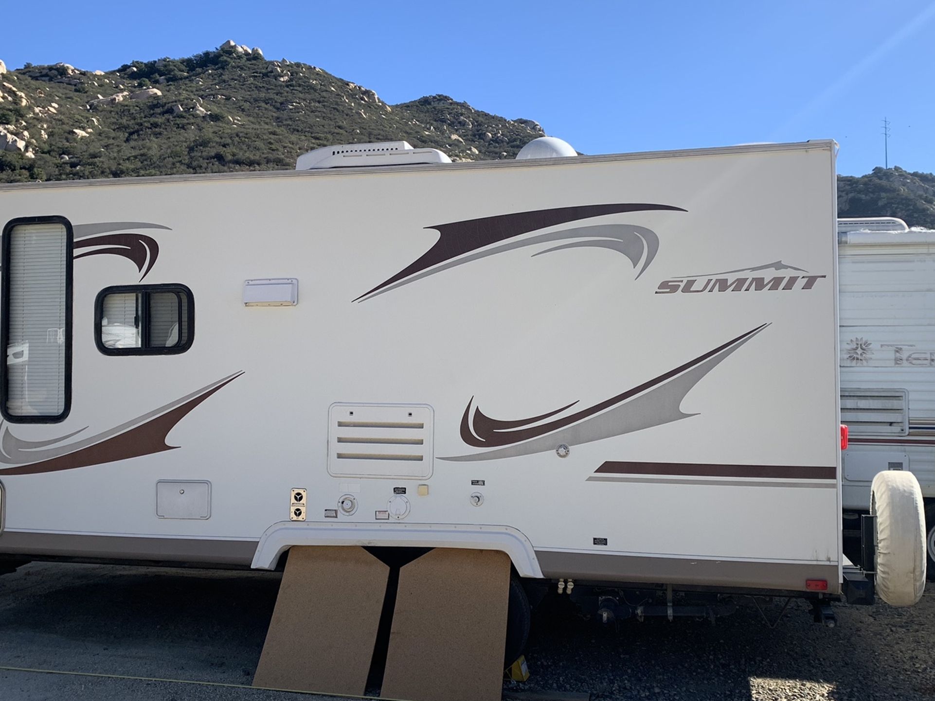 20ft Summit Travel Trailer