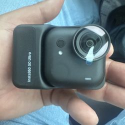Insta360 GO Ultra - Small 4K 