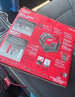 Milwaukee v12 Laser