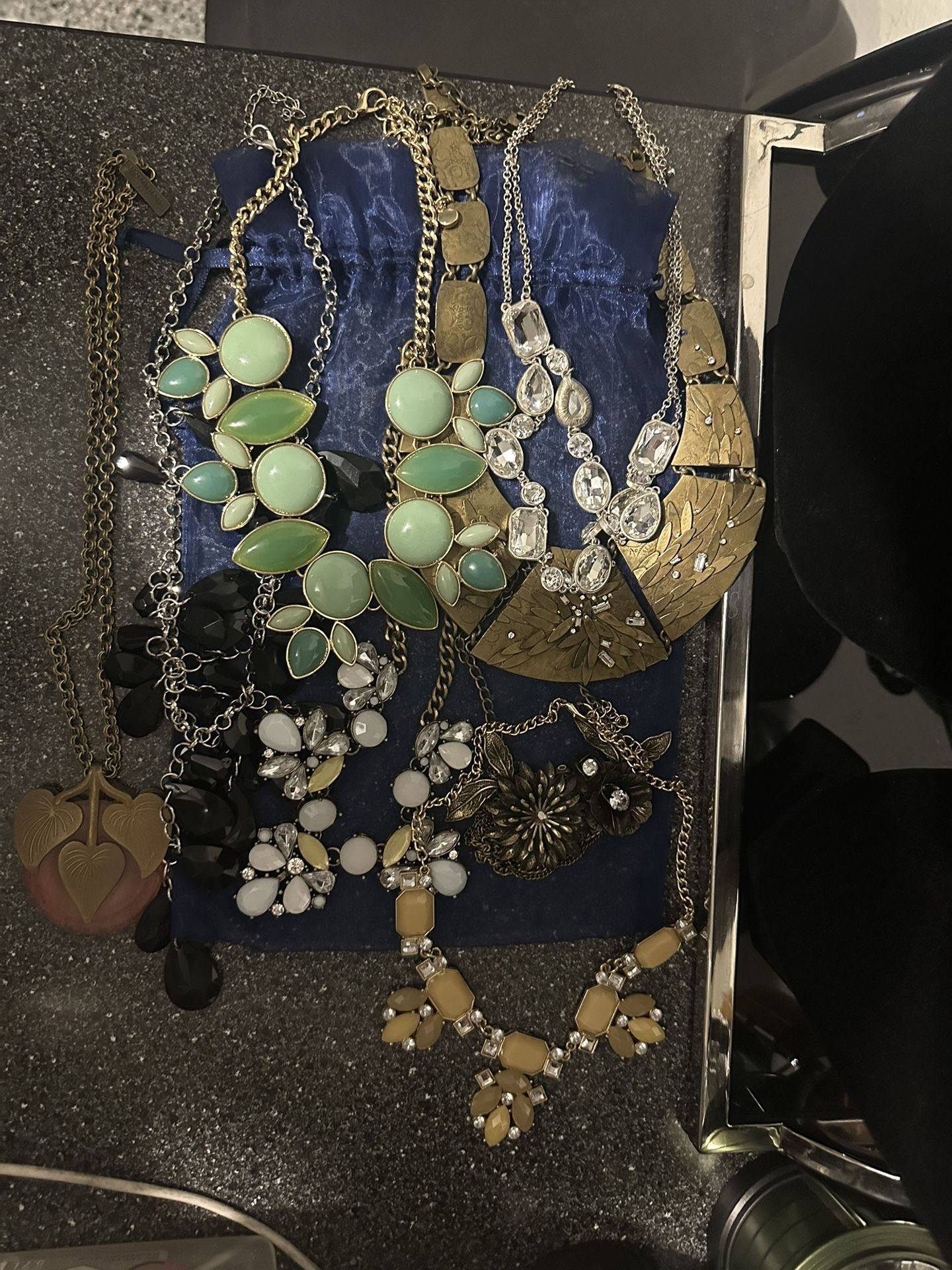 Bundle Of Vintage Necklaces For $65, Other Sights Prices From $15-$75 Depending On Necklace. No Holds. Trades Or Deliveries, Same Day PU