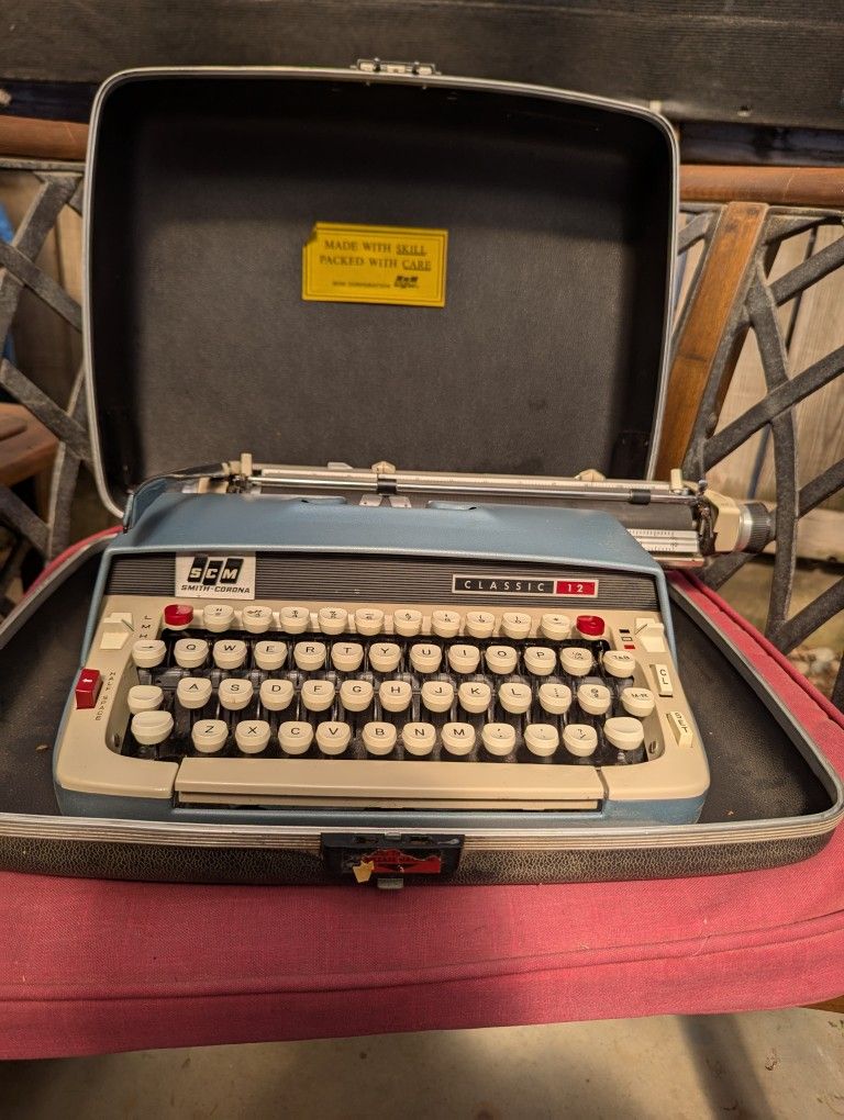 Smith Corona Classic 12 Type Writer 