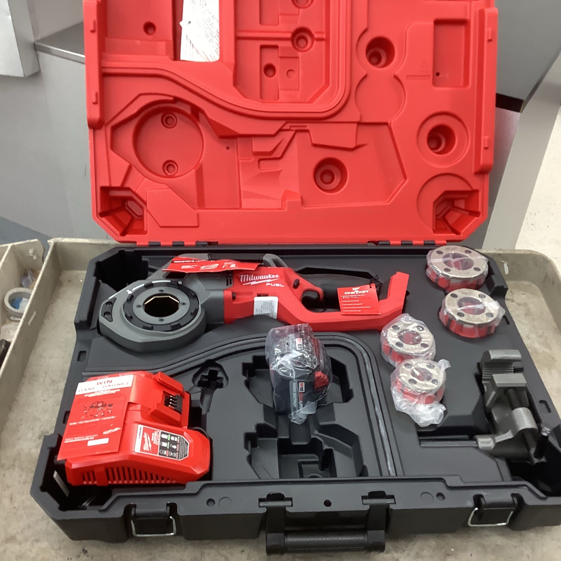 Milwaukee M18 Pipe Threader