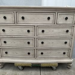 Gorgeous Wide Dresser With 9 Drawers 